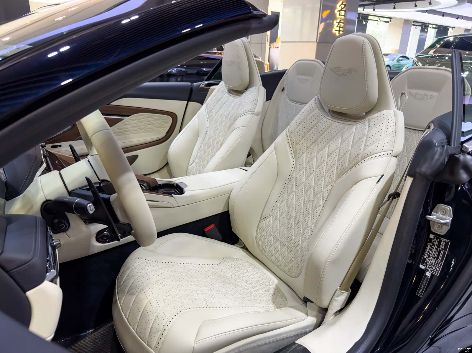 Aston Martin DB12, 2025 17