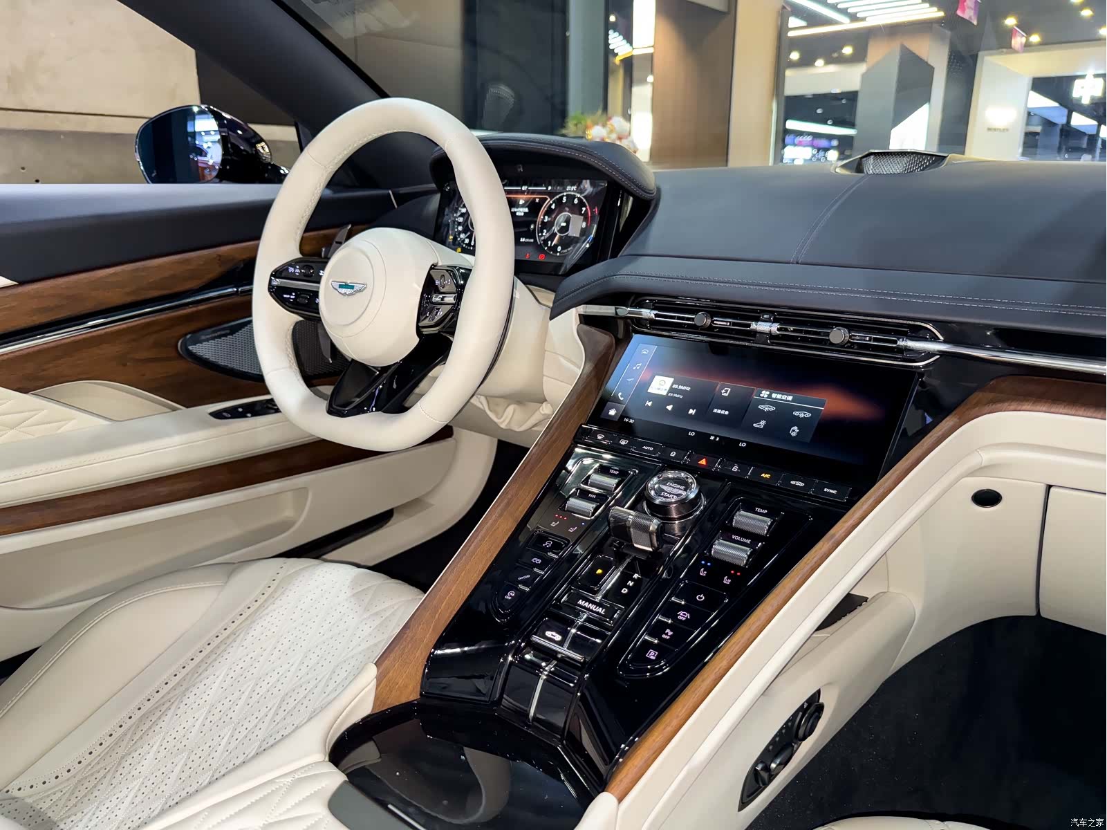 Aston Martin DB12, 2025 20