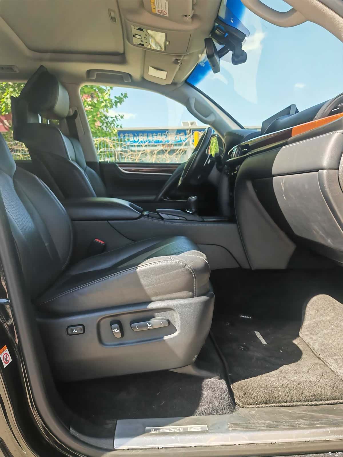 Lexus LX, 2018 8