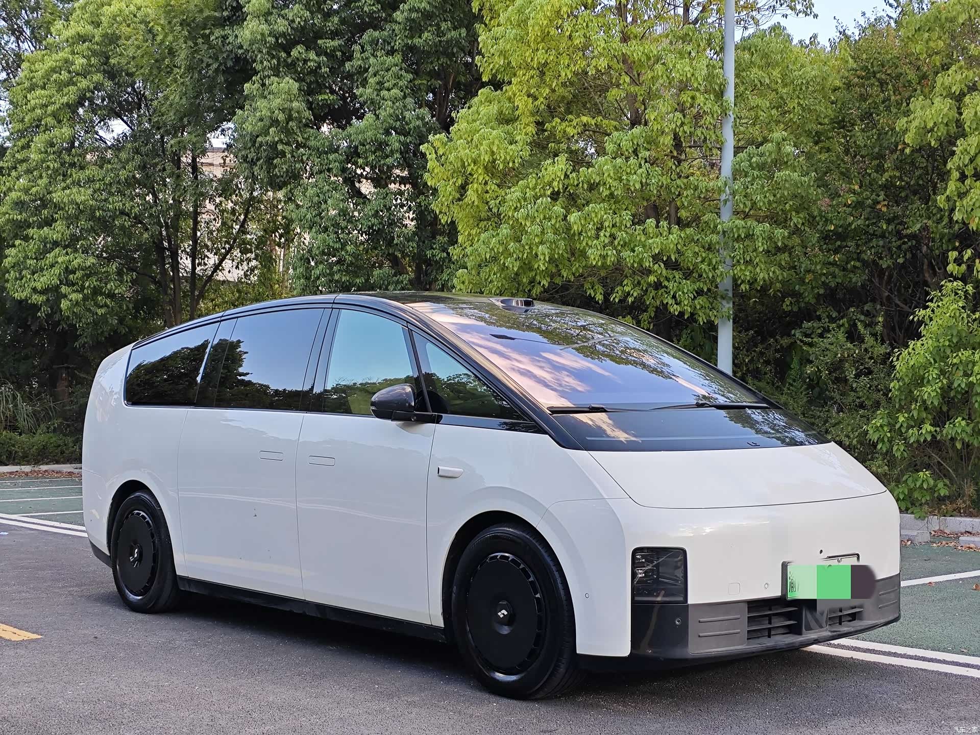 Li Auto MEGA, 2025 3