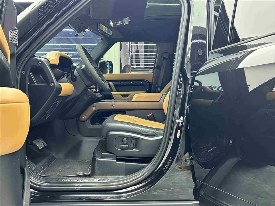 Land Rover guard