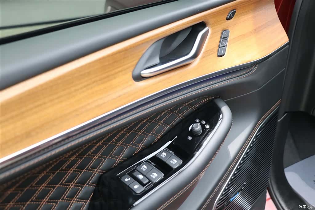 Jeep Grand Cherokee, 2023 11