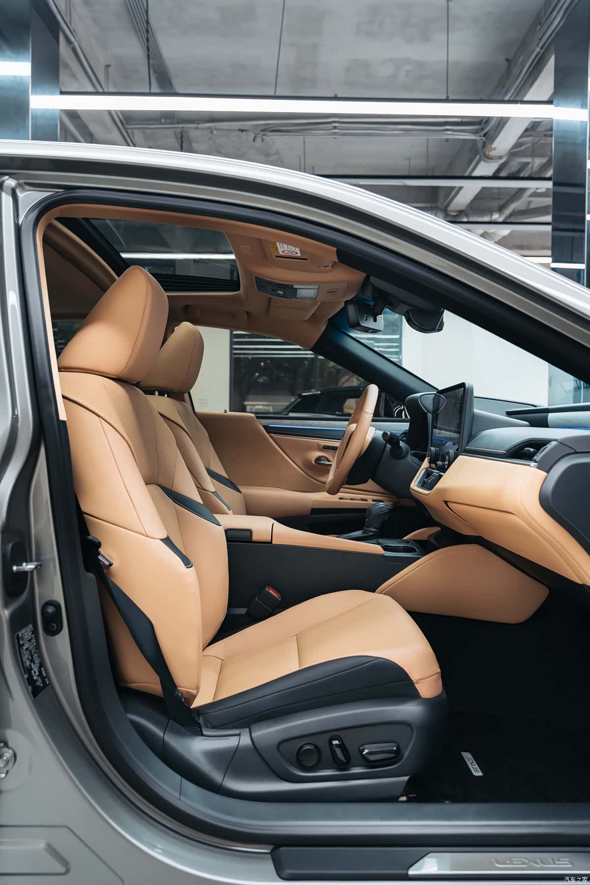 Lexus ES, 2025 11