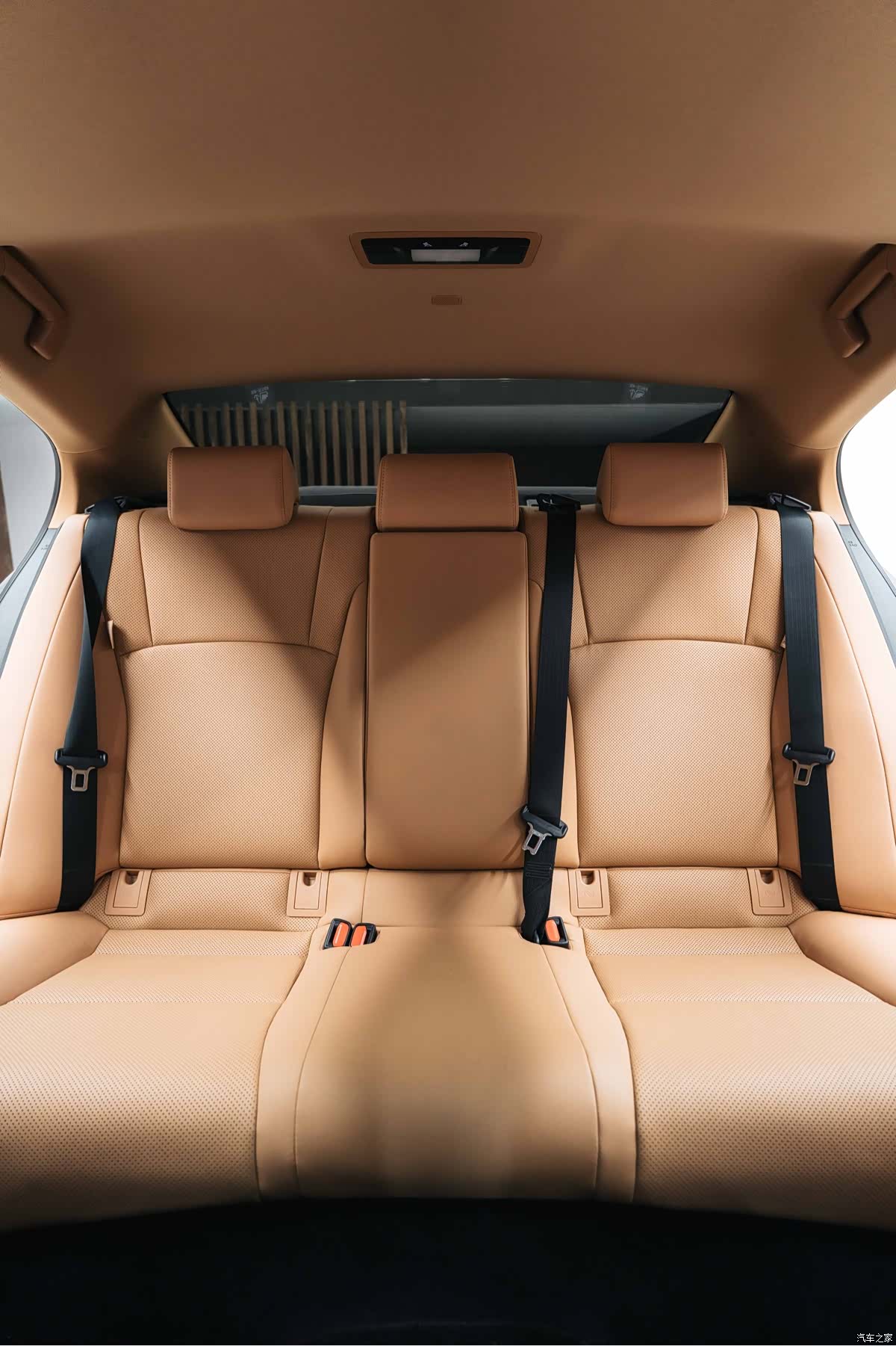 Lexus ES, 2025 22