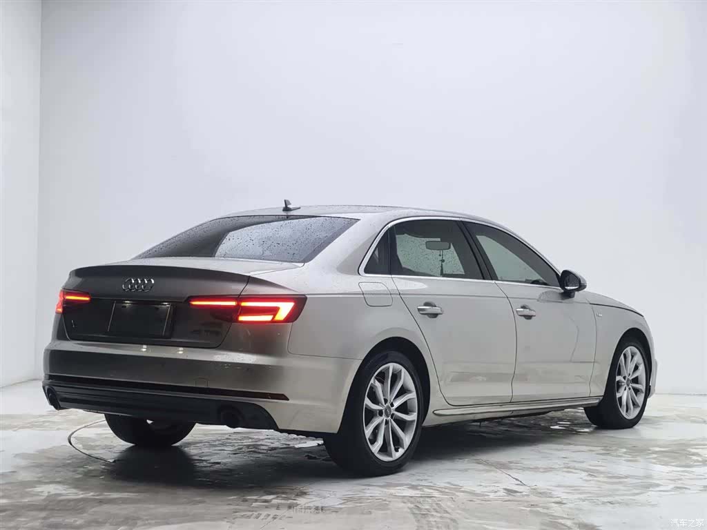 Audi A4L, 2018 все фото