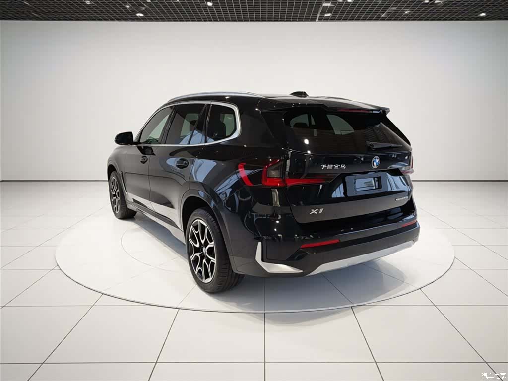 BMW X1, 2023 все фото