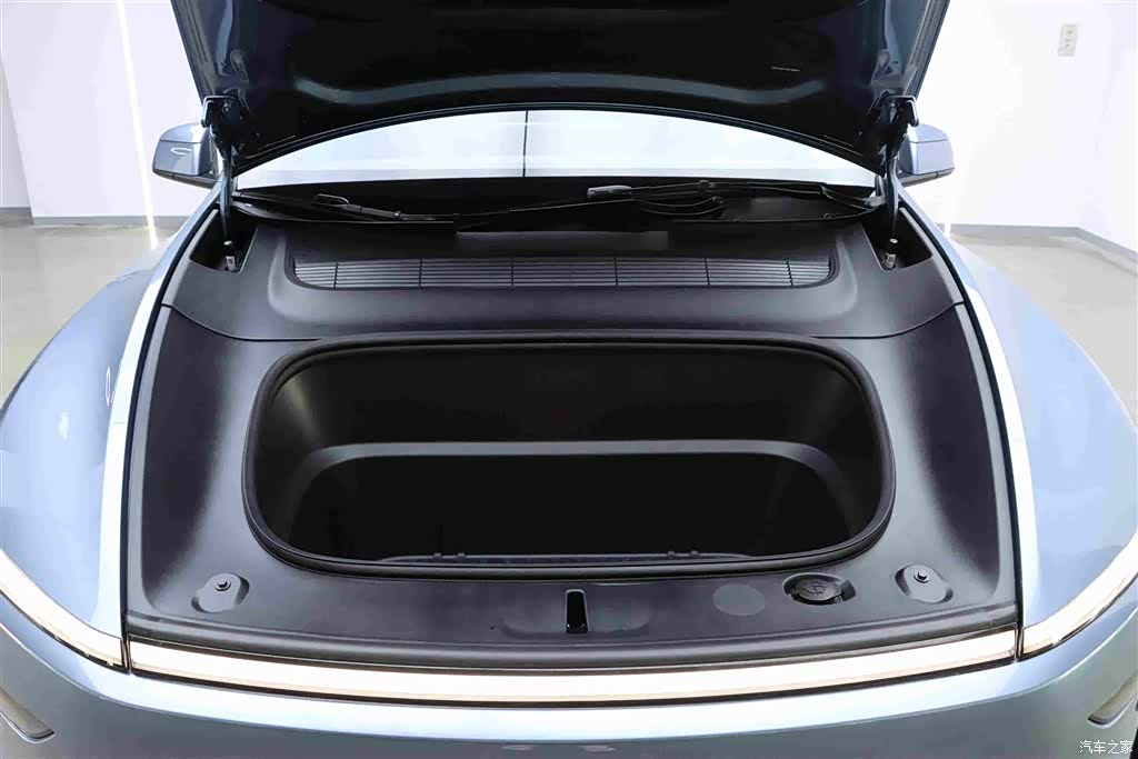 Tesla Model Y, 2025 30