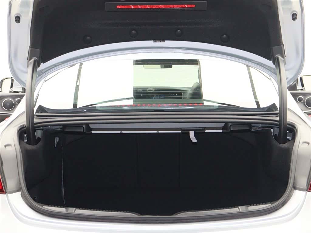 Mercedes-Benz E-Class, 2021 10