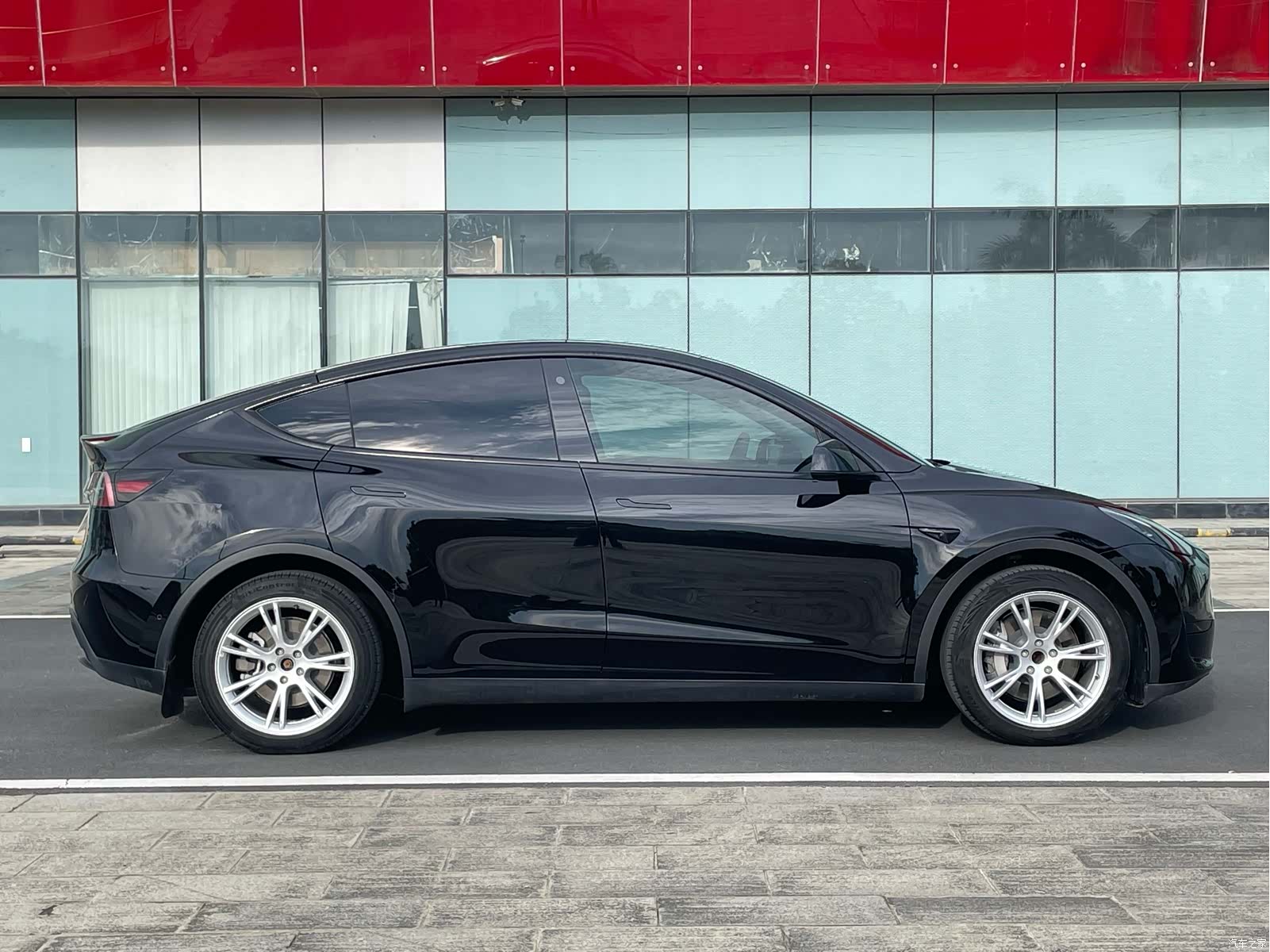 Tesla Model Y, 2023 7