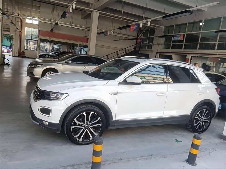 Volkswagen T-ROC exploring Songs