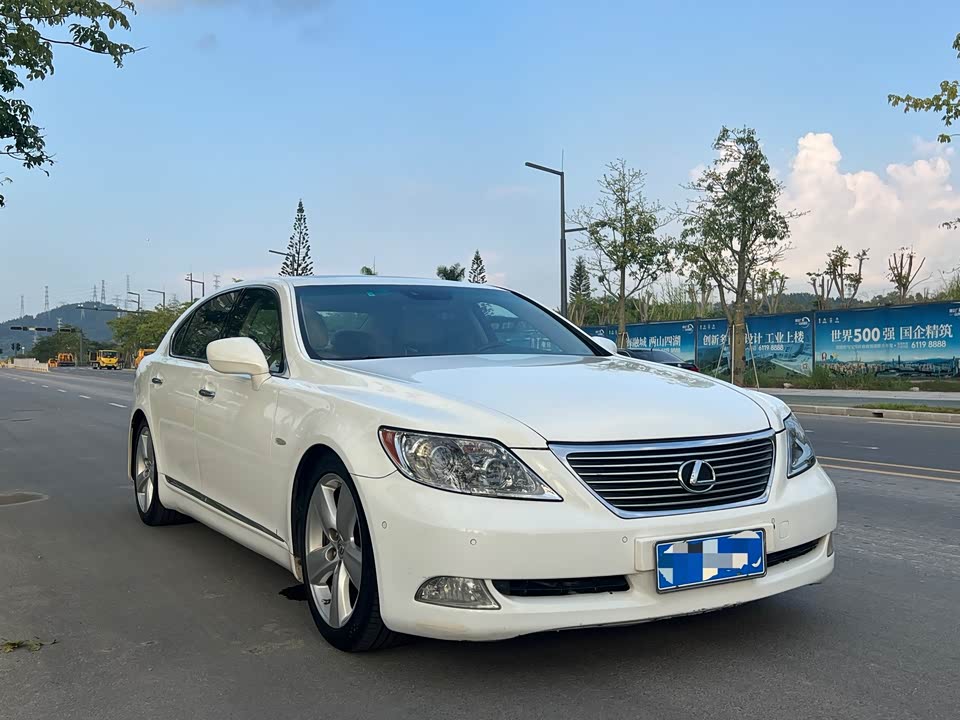 Lexus LS