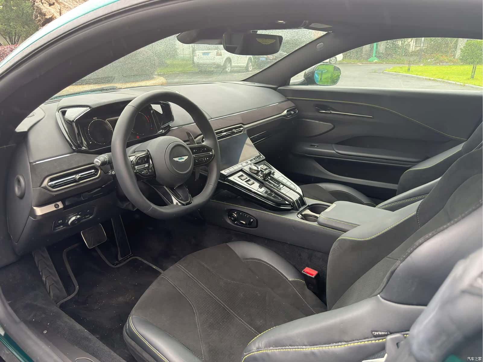 Aston Martin Vantage, 2025 все фото