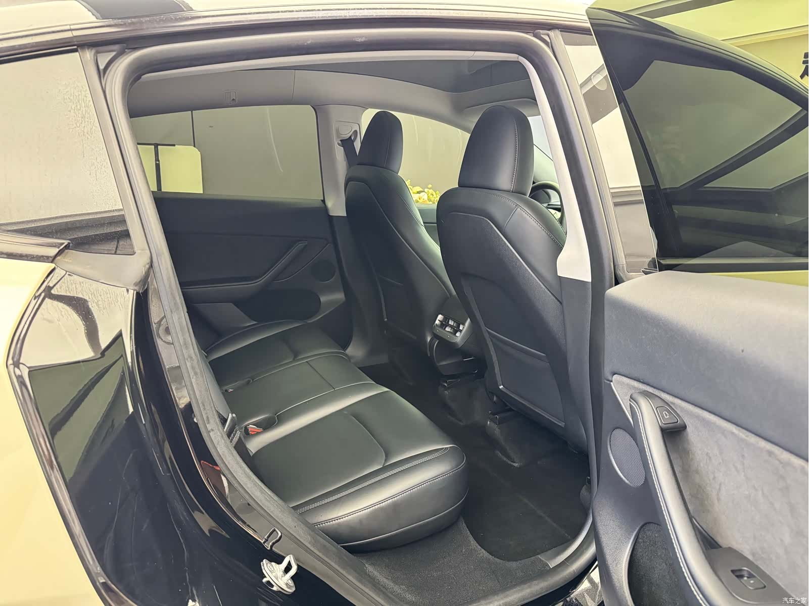 Tesla Model Y, 2023 10