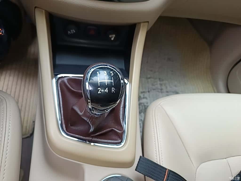 Wuling 730, 2015 14