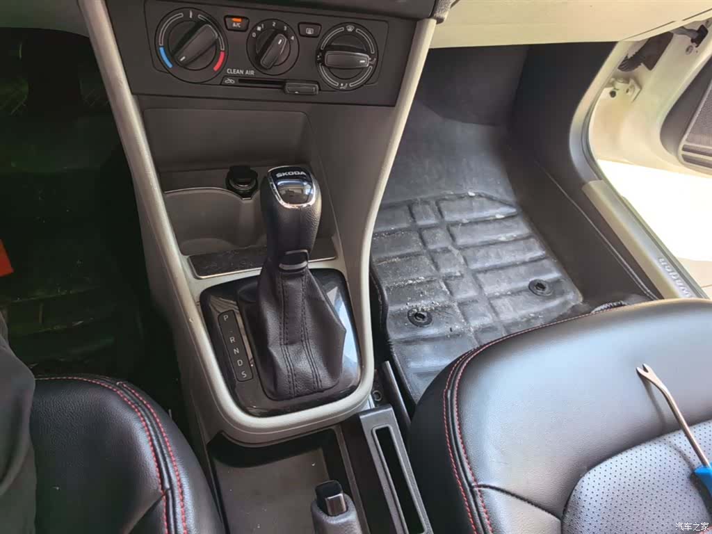 Skoda Rapid, 2015 14