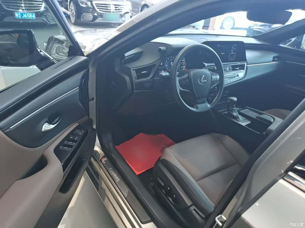 Lexus ES, 2022 16