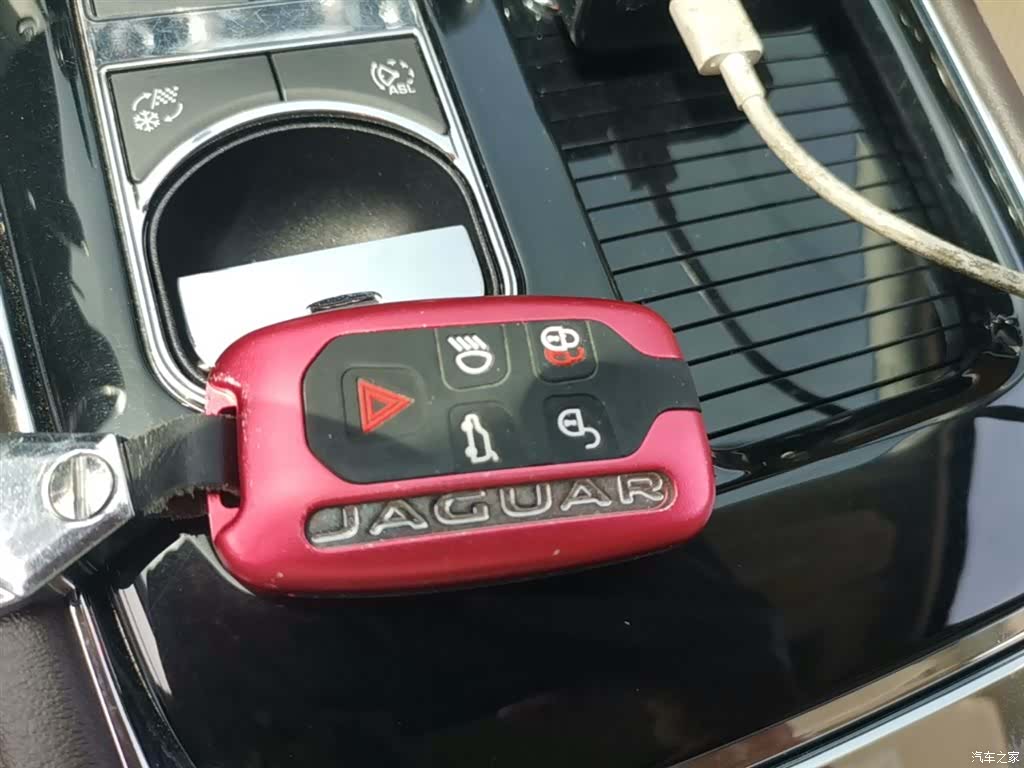 Jaguar XJ, 2017 9