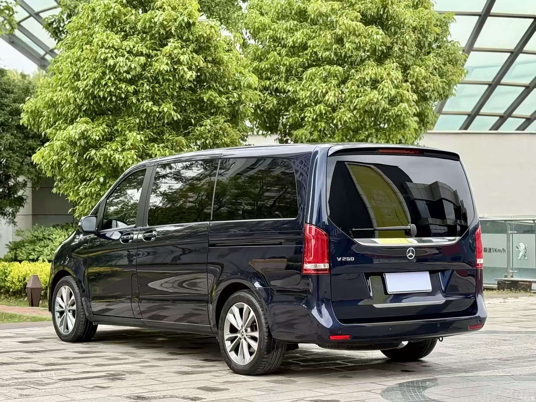Mercedes-Benz V-Class, 2022 7
