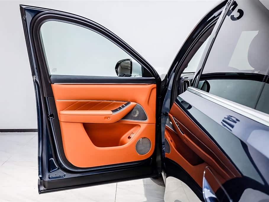 AITO Ask the world M8