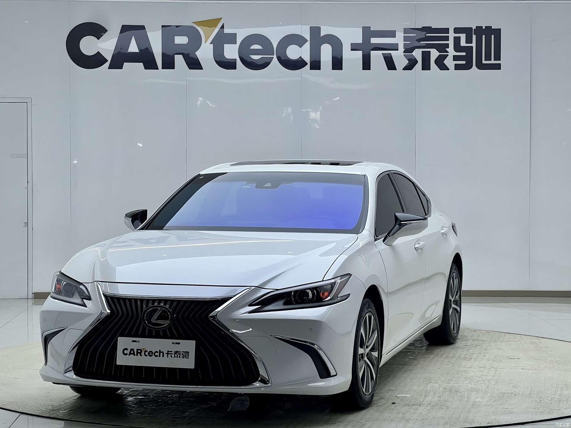 Lexus ES, 2021 1