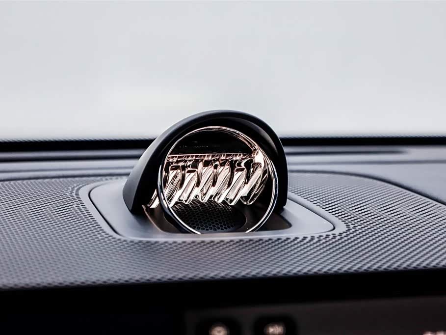 AITO Ask the world M8