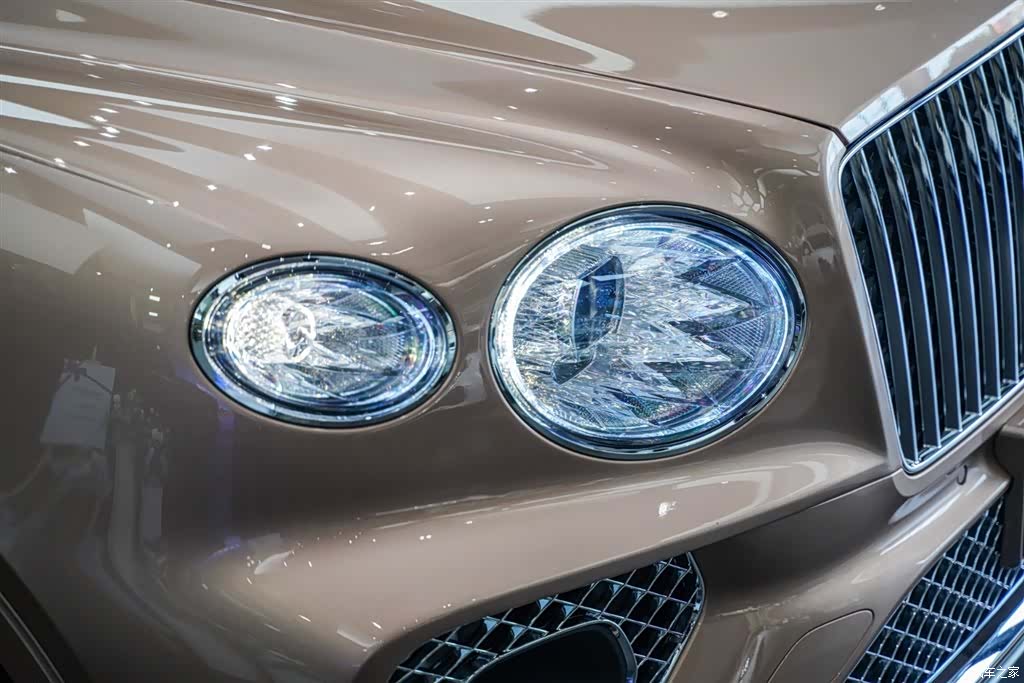 Bentley Bentayga, 2023 все фото