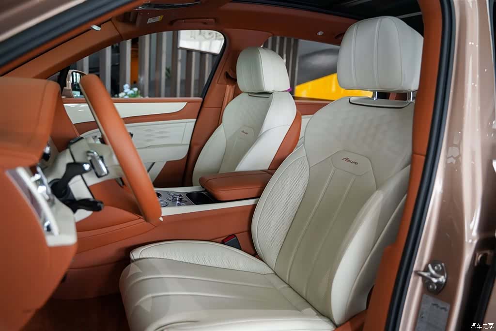 Bentley Bentayga, 2023 15