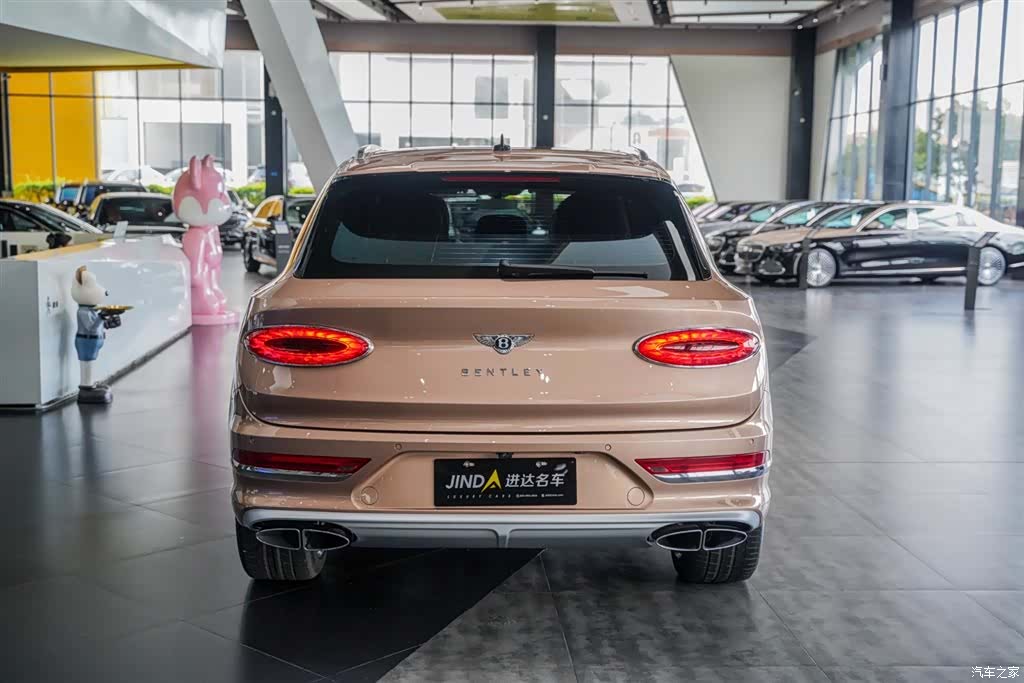 Bentley Bentayga, 2023 20