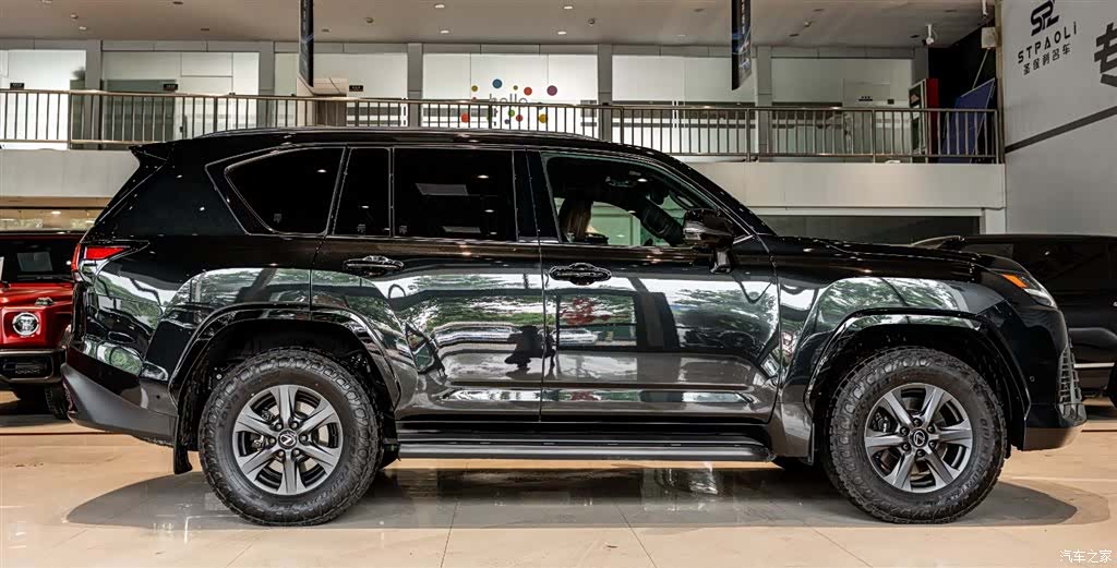 Lexus LX, 2025 4
