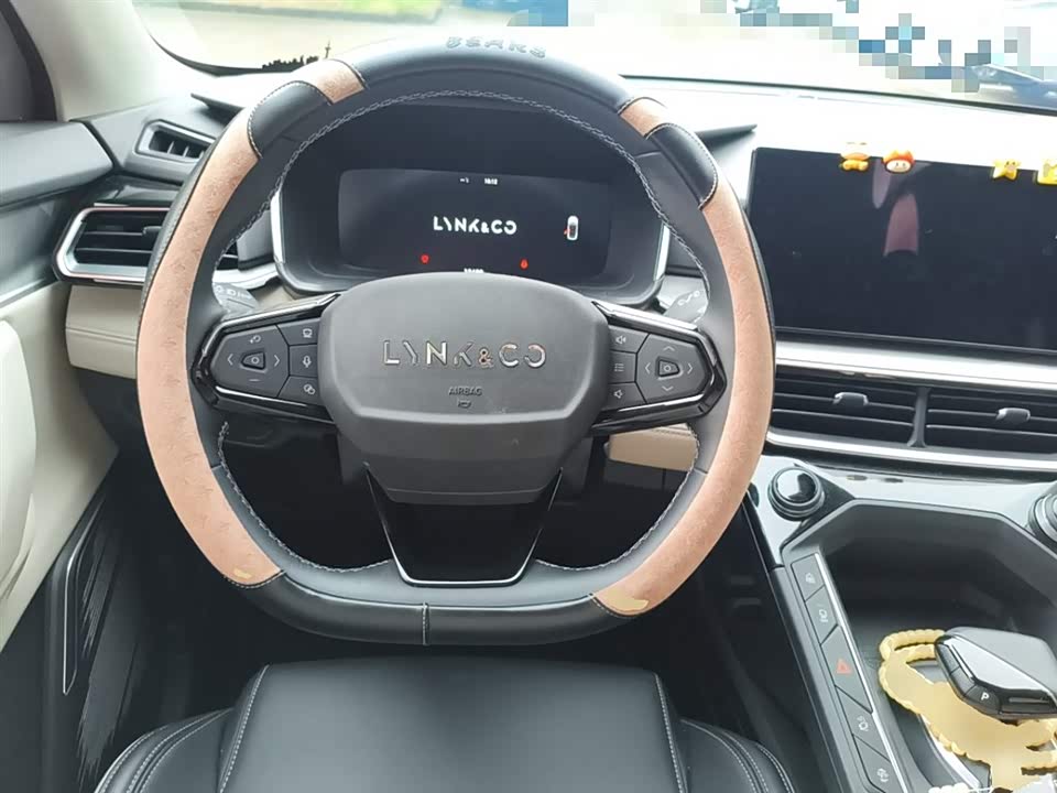 Lynk & Co 06 EM-P