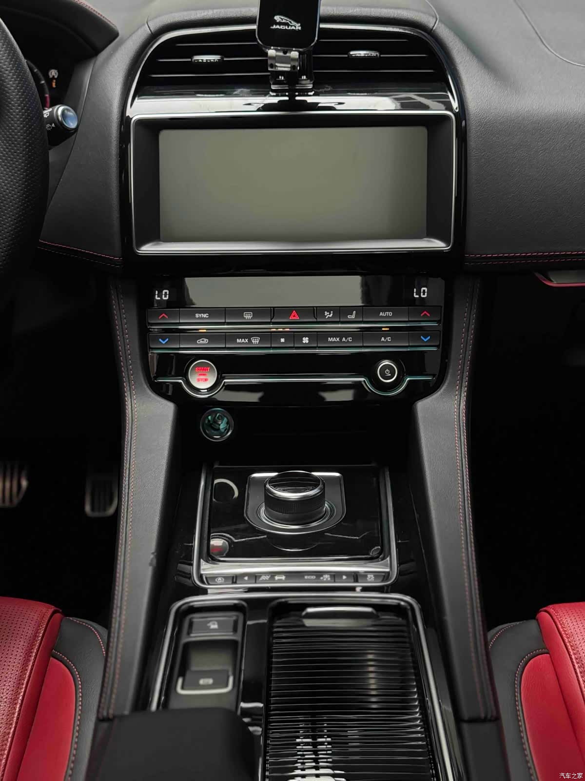 Jaguar F-PACE, 2019 13