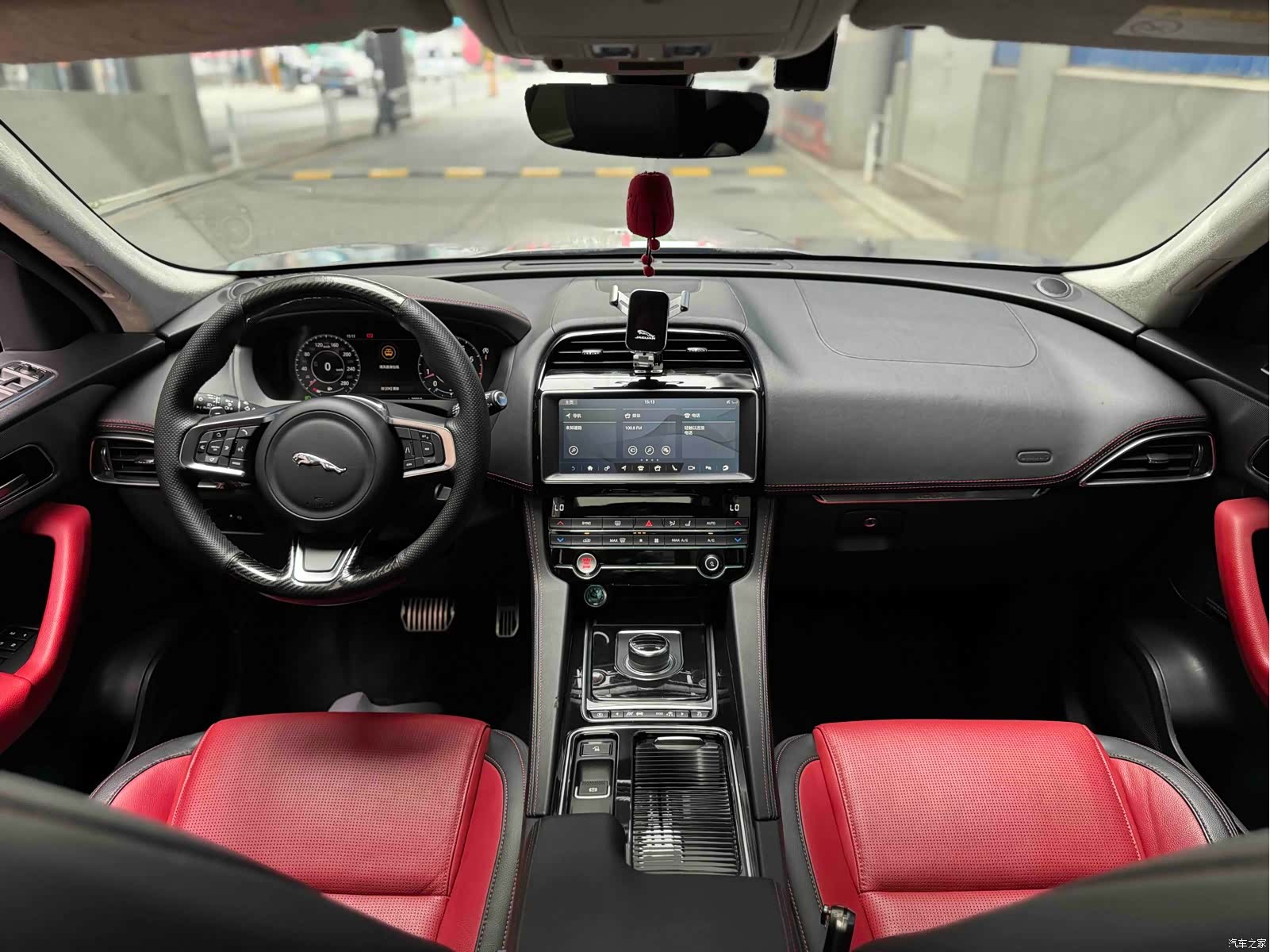 Jaguar F-PACE, 2019 15