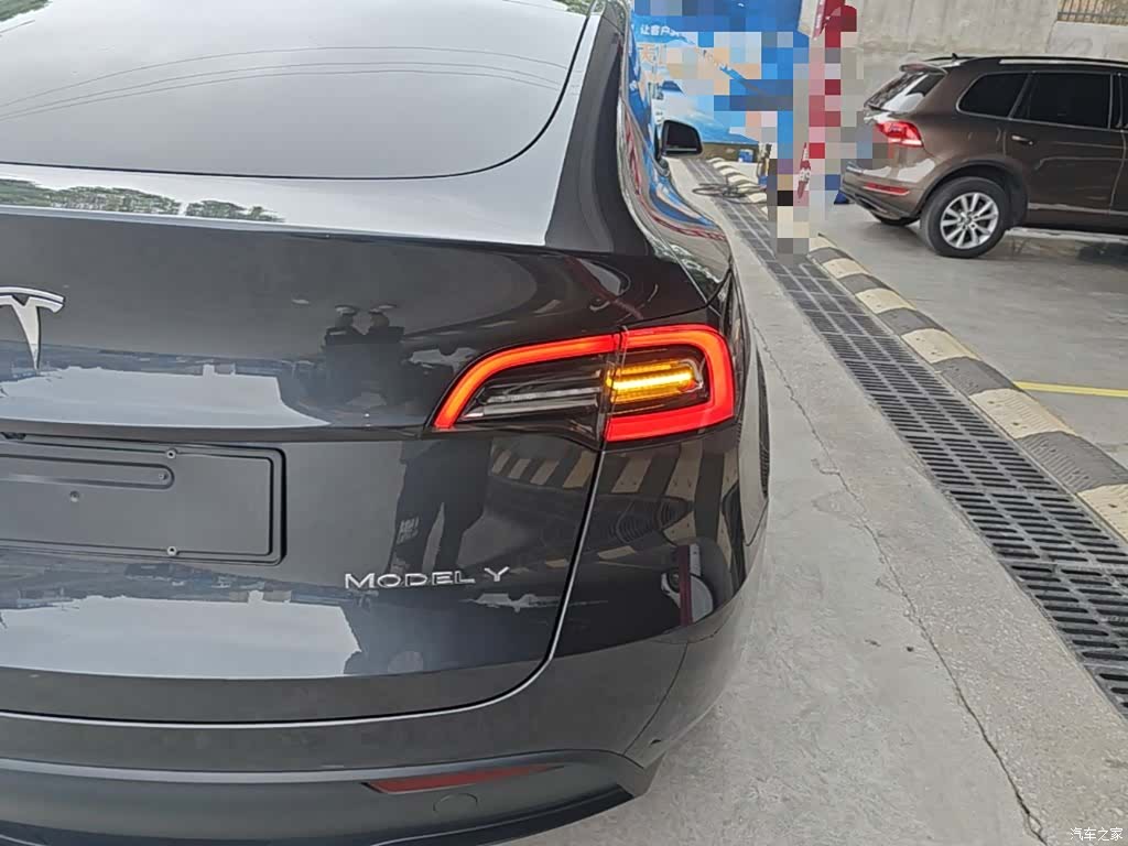 Tesla Model Y, 2024 8