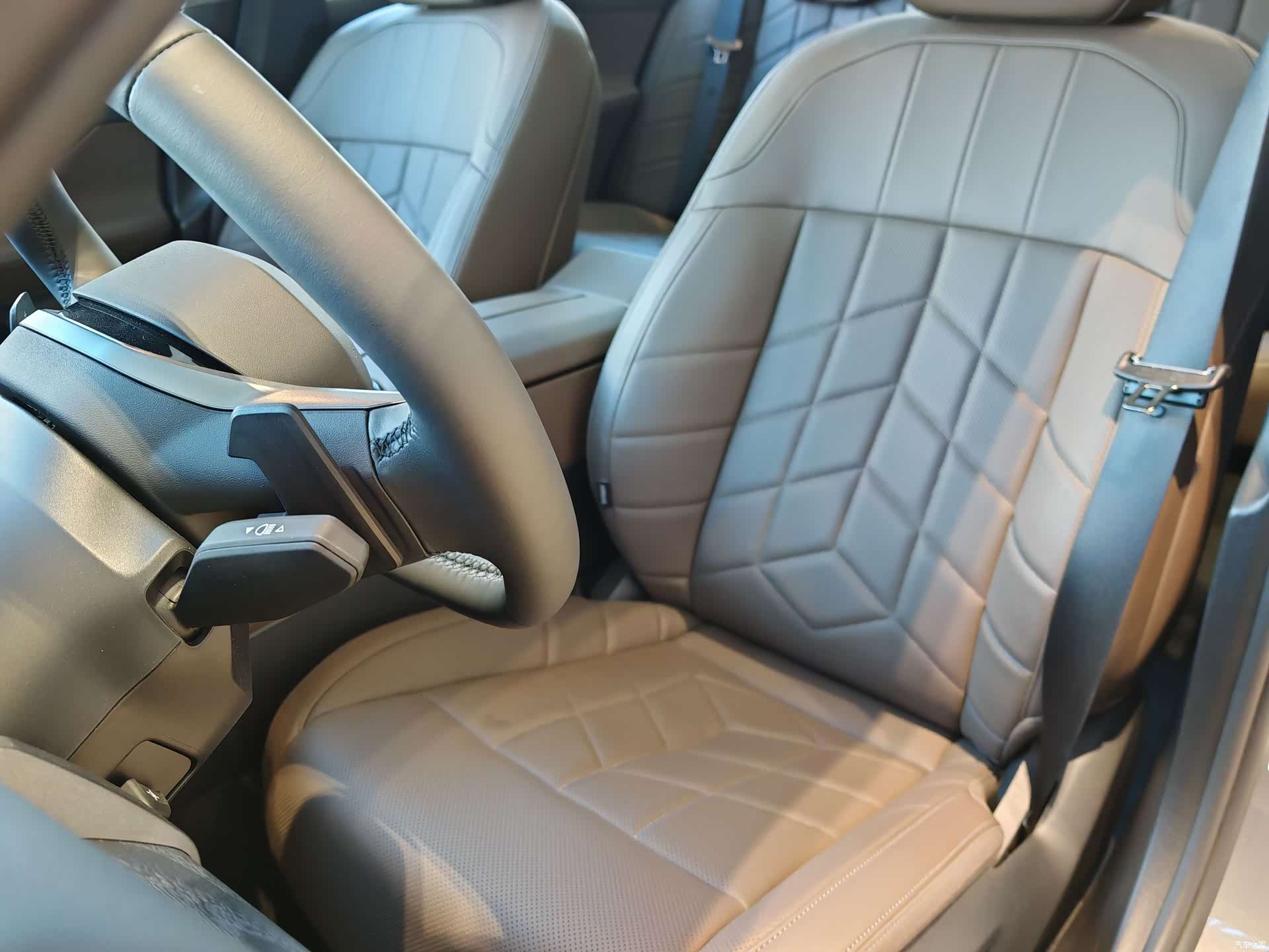 BMW 5 Series, 2025 14