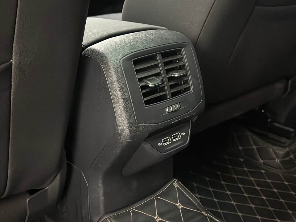 Volkswagen T-ROC exploring Songs