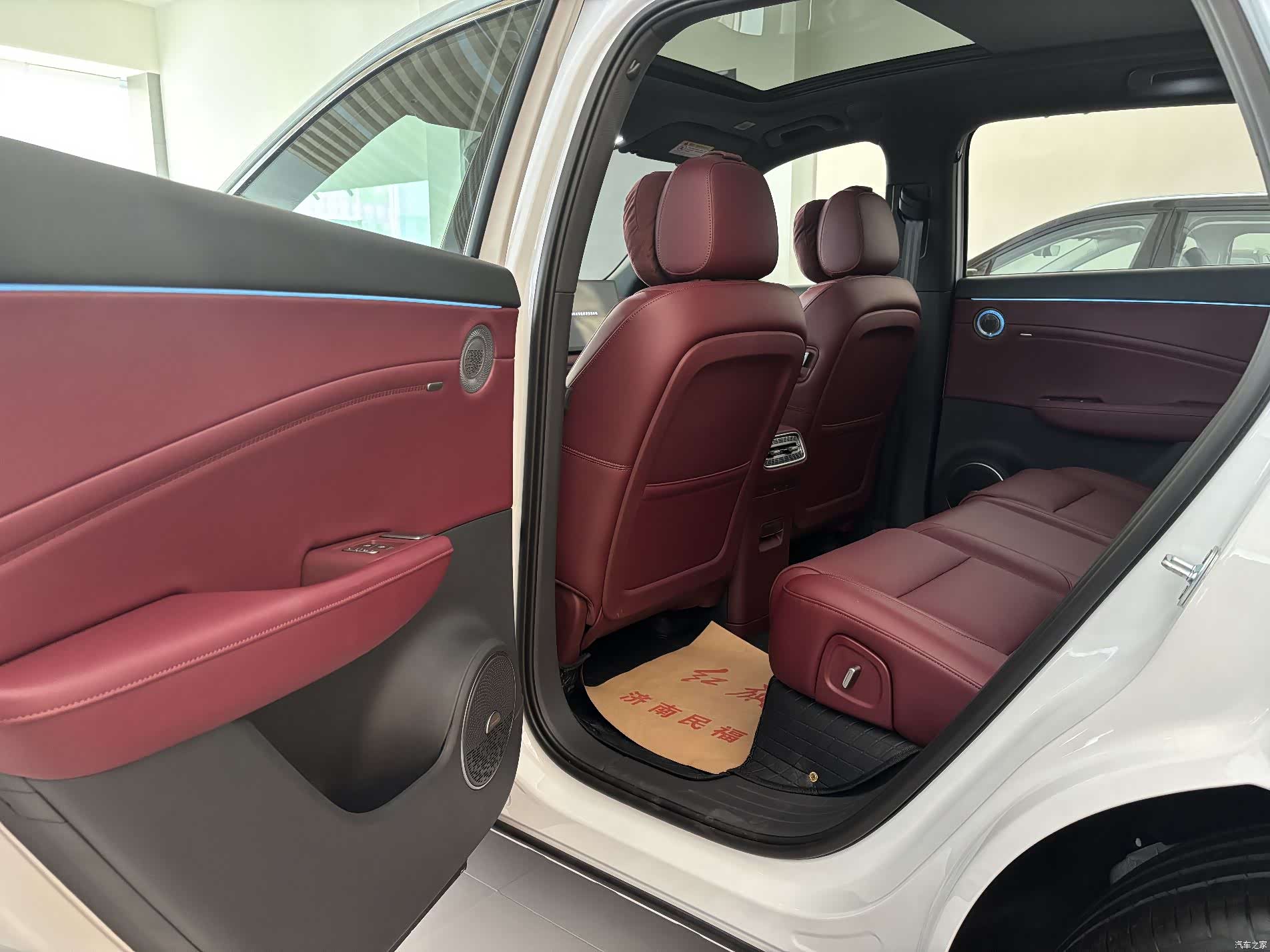Hongqi HS6, 2026 все фото