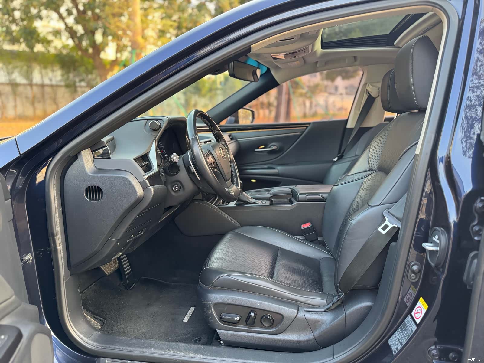 Lexus ES, 2019 9