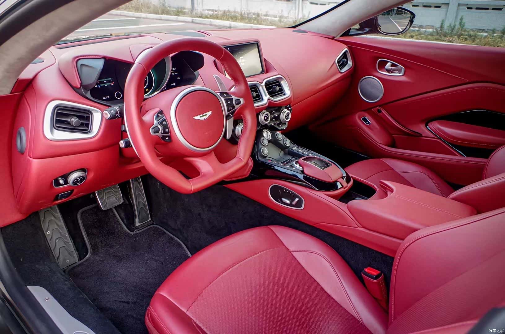 Aston Martin Vantage, 2019 4