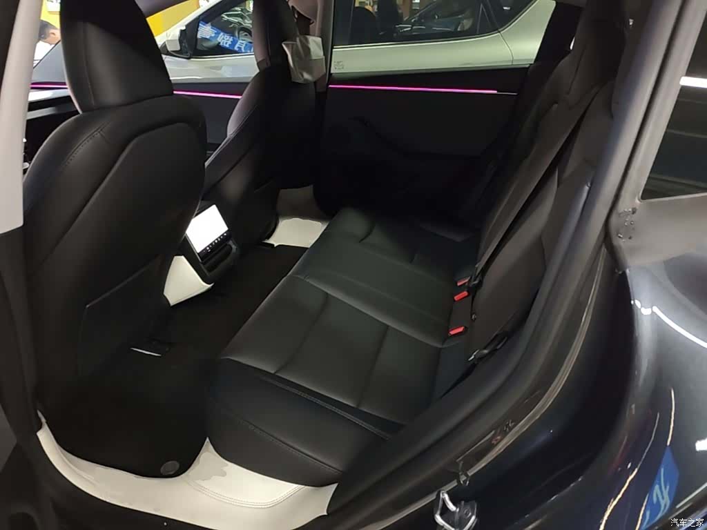 Tesla Model 3, 2024 17