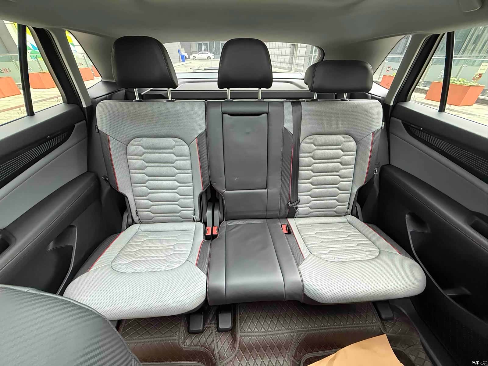 Volkswagen Teramont X, 2022 27