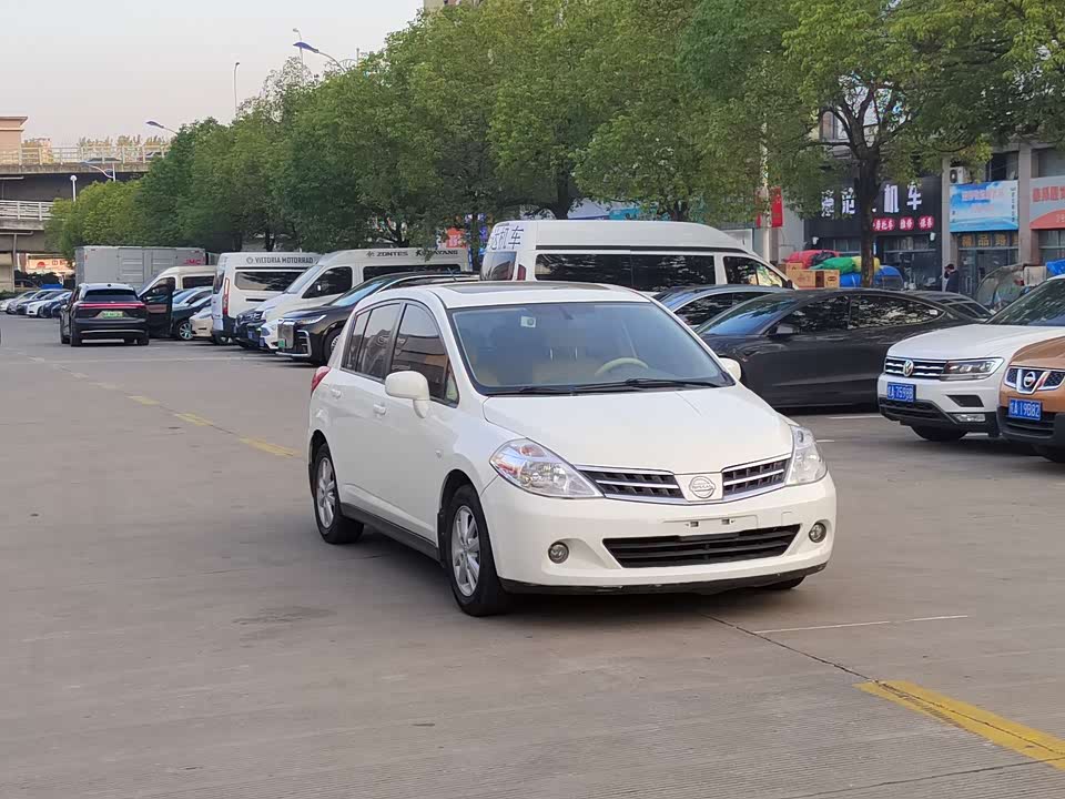 Nissan TIIDA
