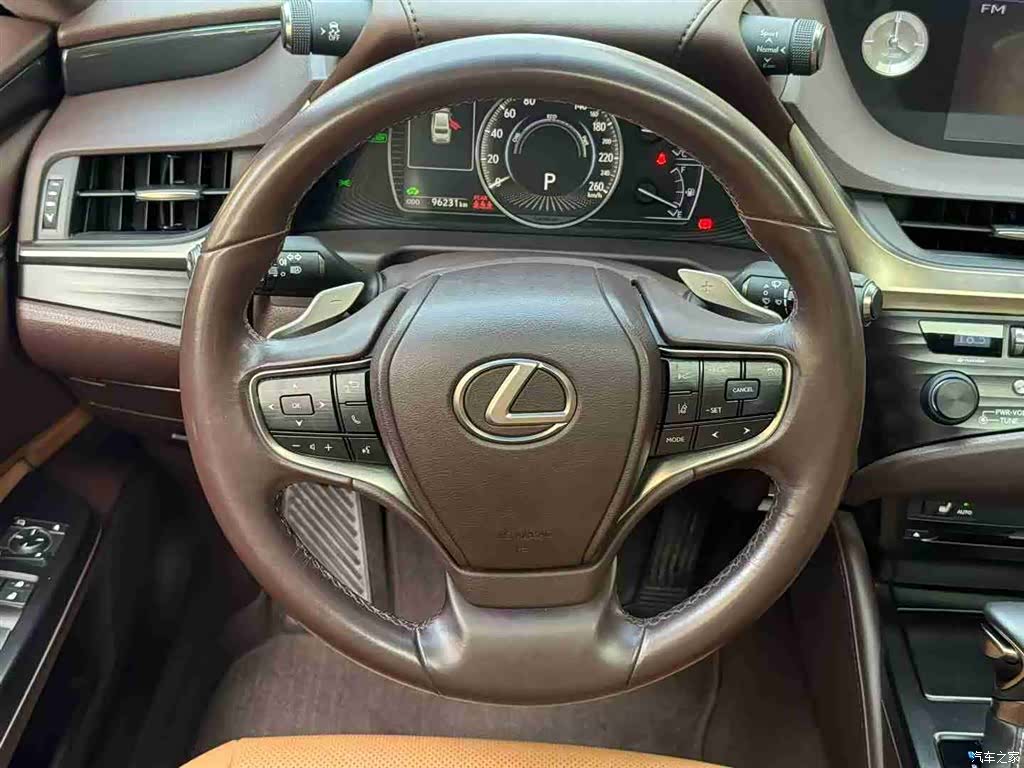 Lexus ES, 2019 7