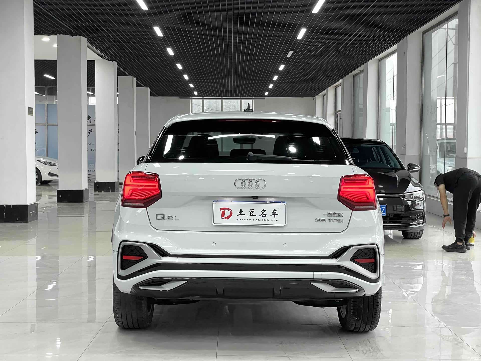 Audi Q2L, 2023 все фото