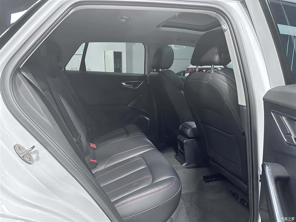 Audi Q2L, 2023 17