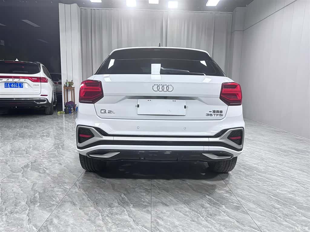 Audi Q2L, 2023 все фото
