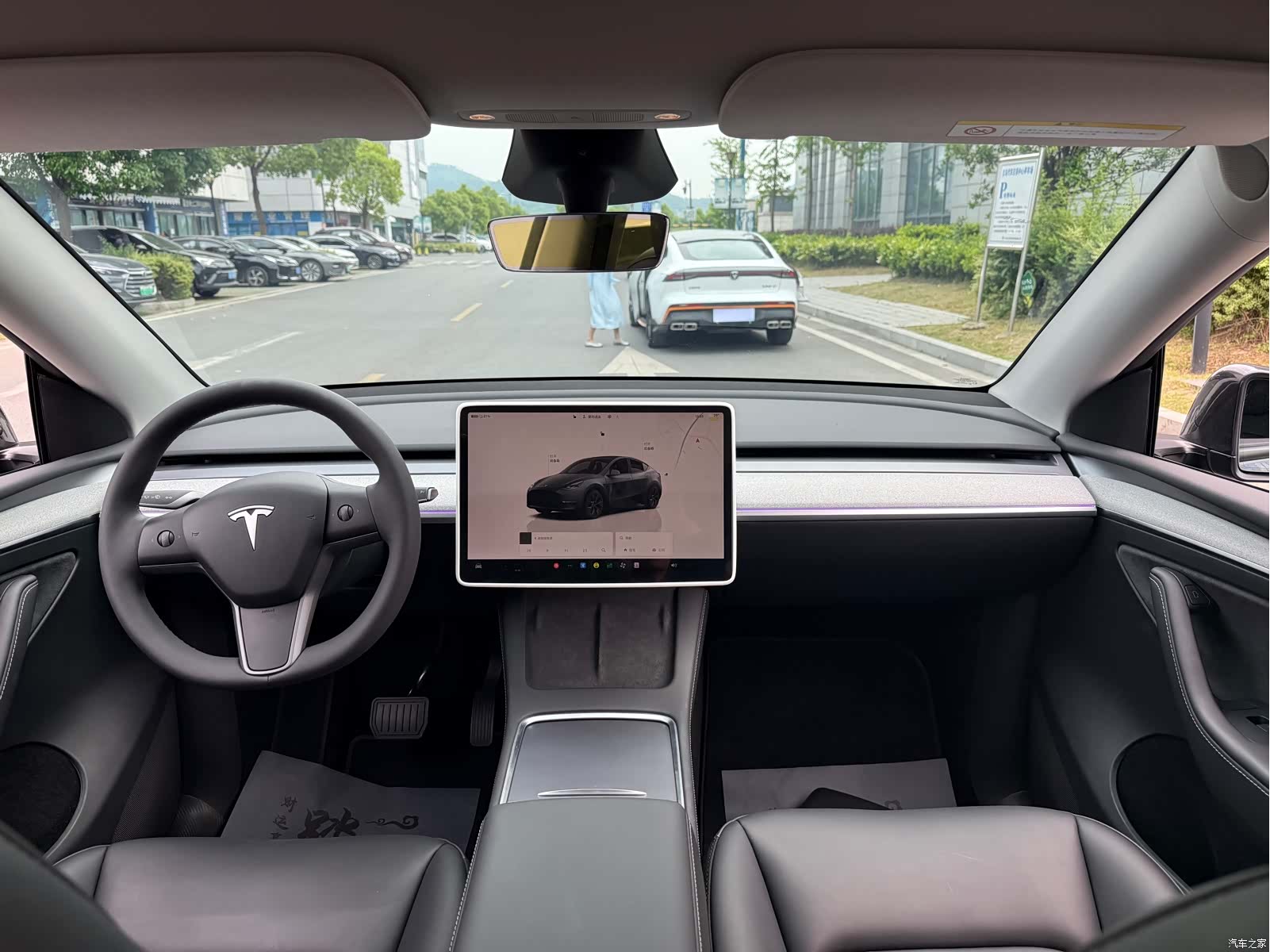 Tesla Model Y, 2024 9