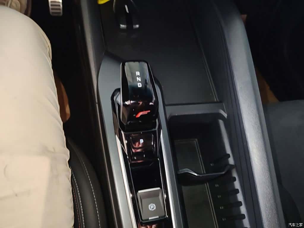 Geely Binray, 2023 14