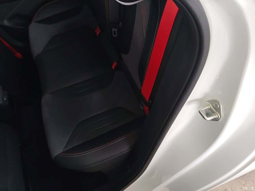 Geely Binray, 2023 17