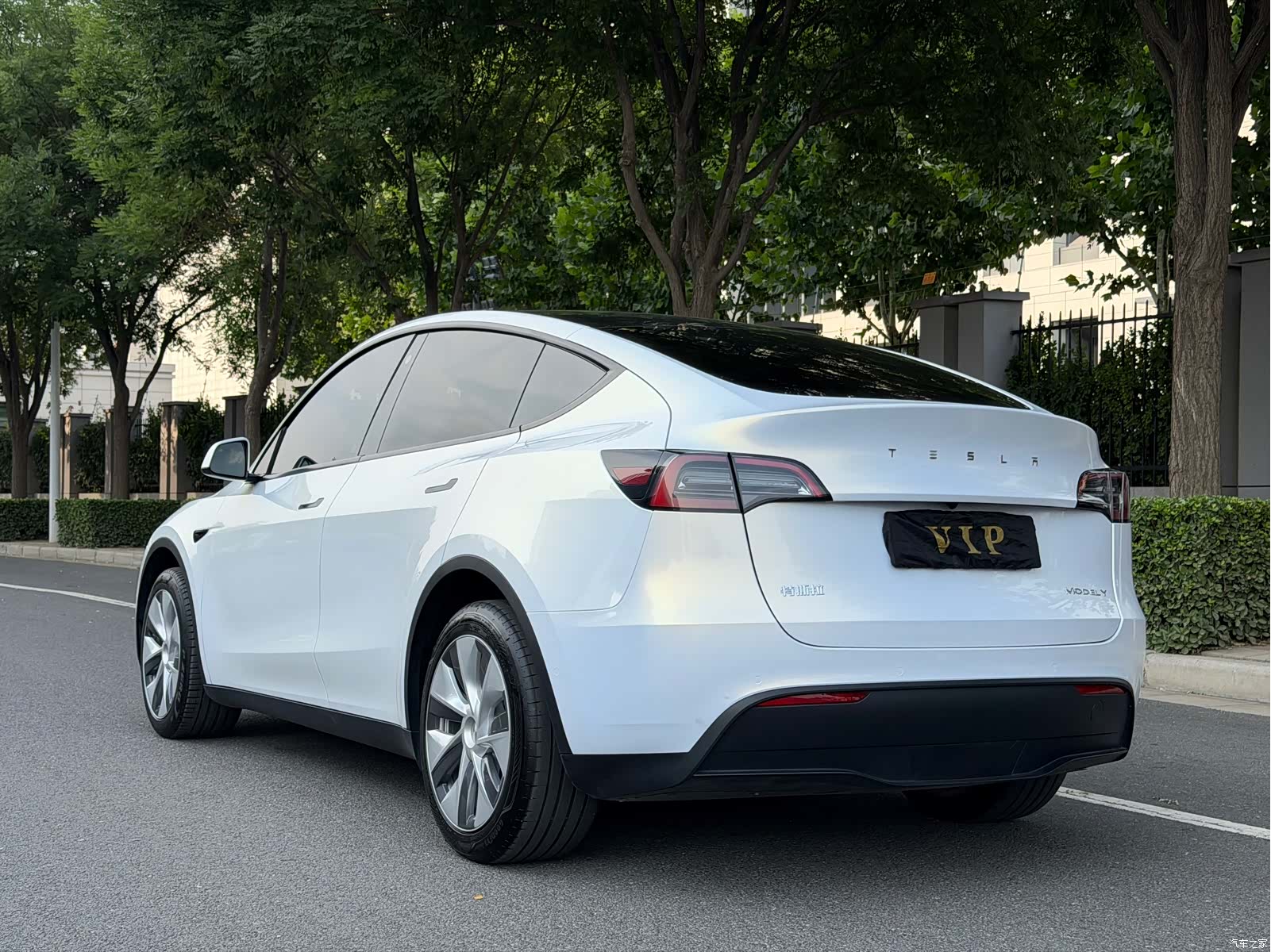 Tesla Model Y, 2023 4