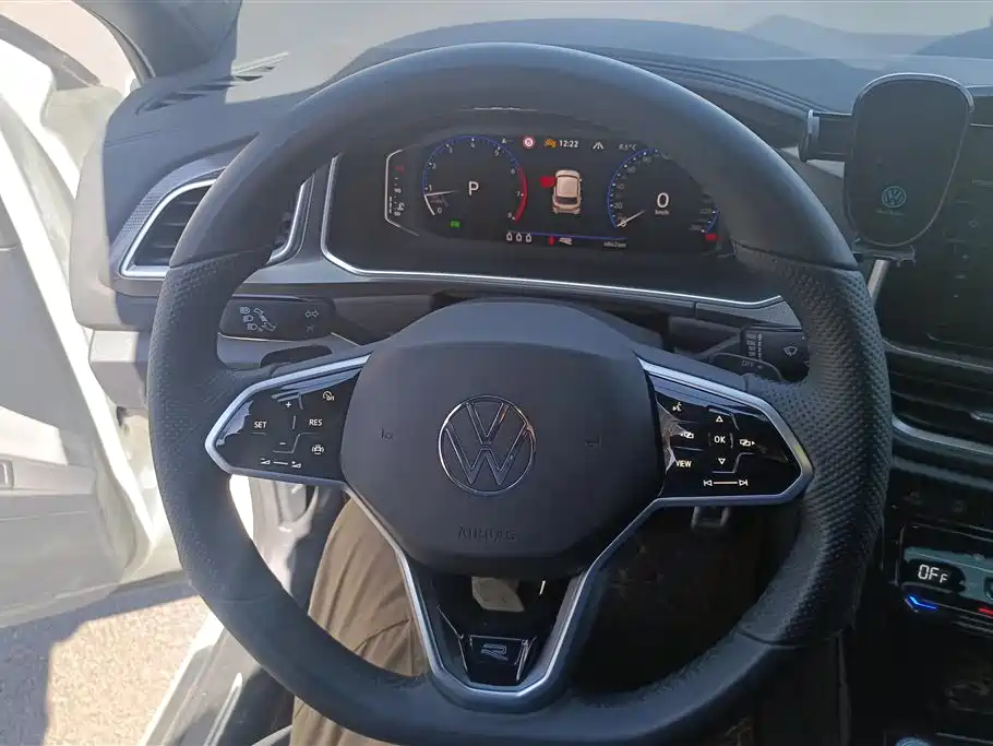 Volkswagen T-ROC exploring Songs